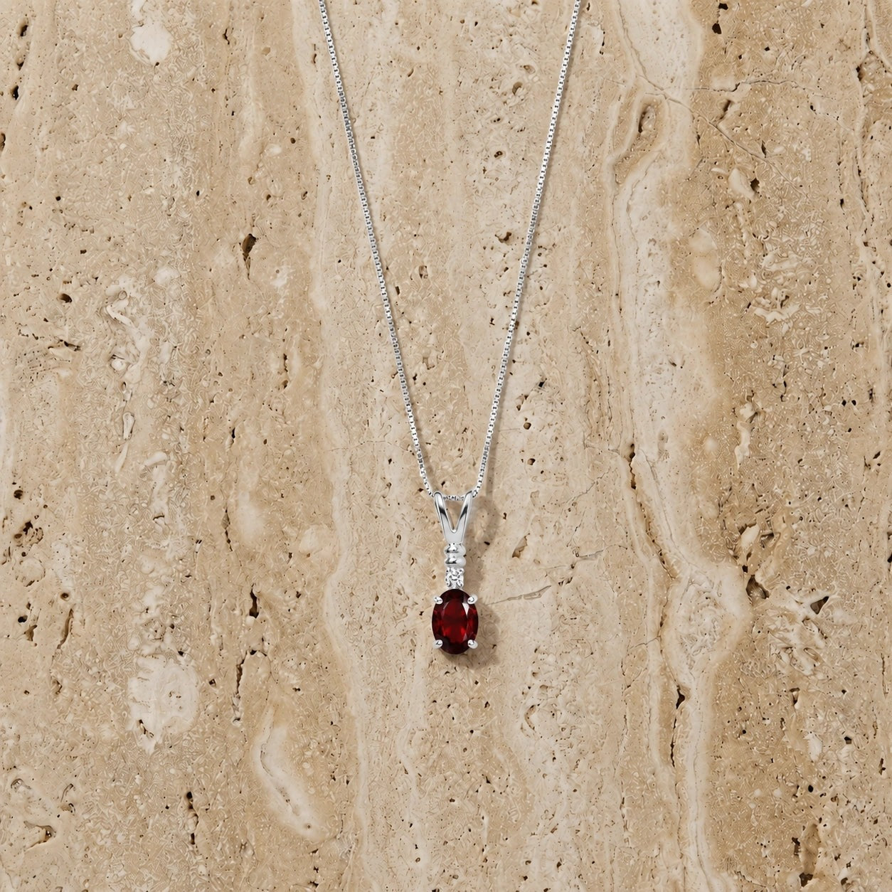 White Gold Heritage Pendant Necklace Garnet 10K — Elsa