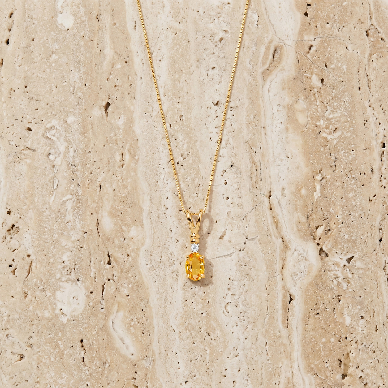 Yellow Gold Heritage Pendant Necklace Garnet 10K — Elsa