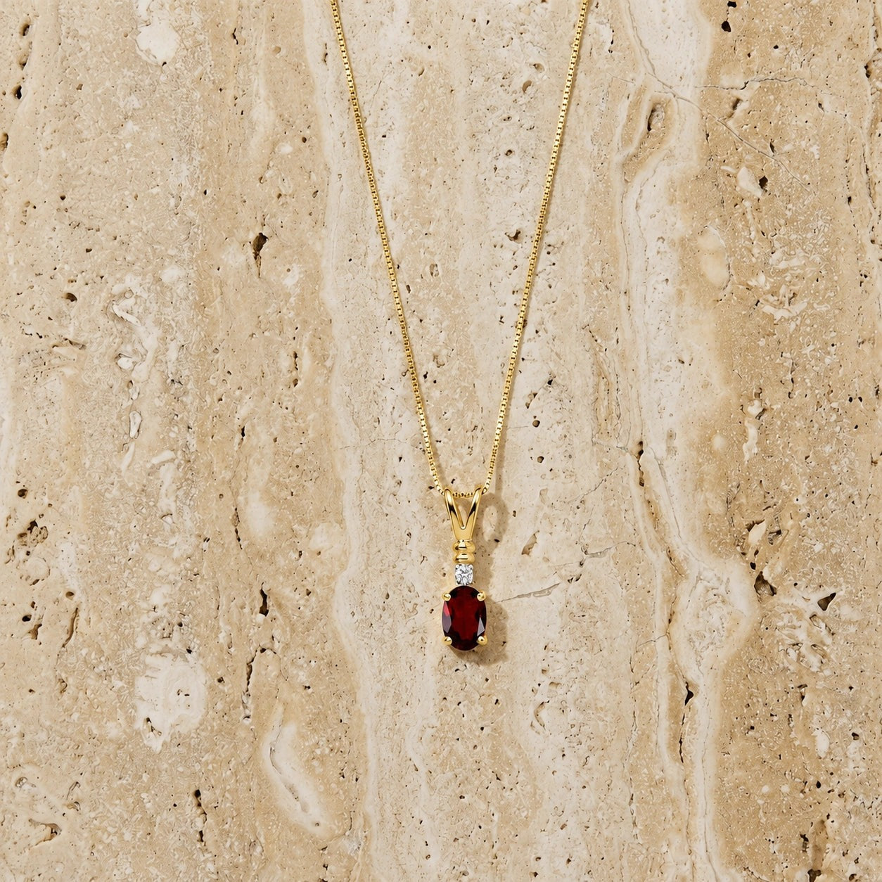 Yellow Gold Heritage Pendant Necklace Garnet 10K — Elsa