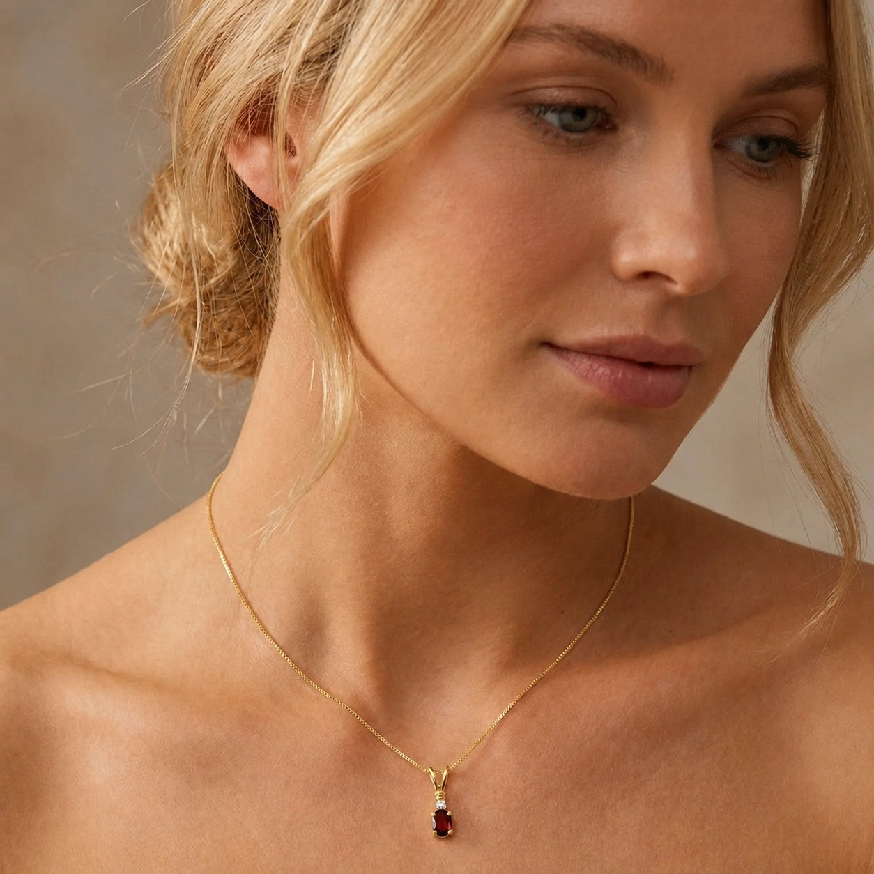 Yellow Gold Heritage Pendant Necklace Garnet 10K — Elsa