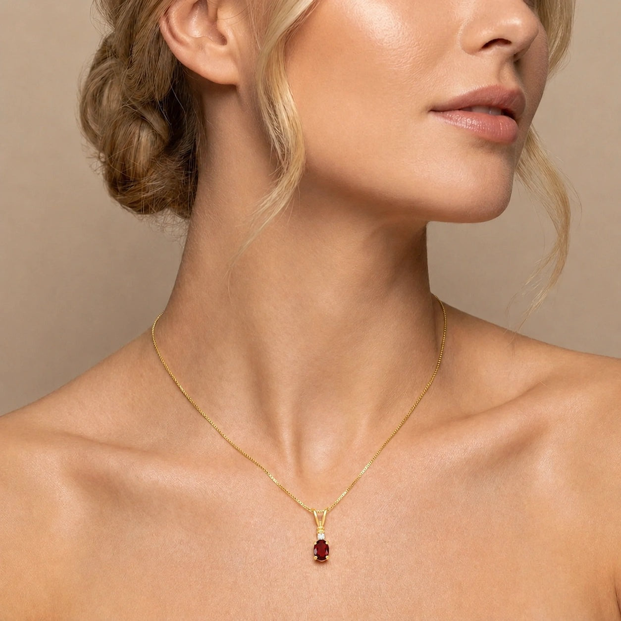Yellow Gold Heritage Pendant Necklace Garnet 10K — Elsa