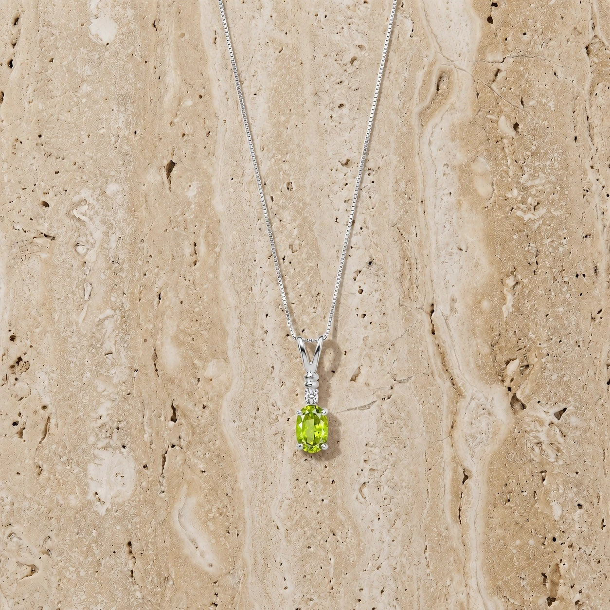 White Gold Heritage Pendant Necklace Peridot 10K — Elsa