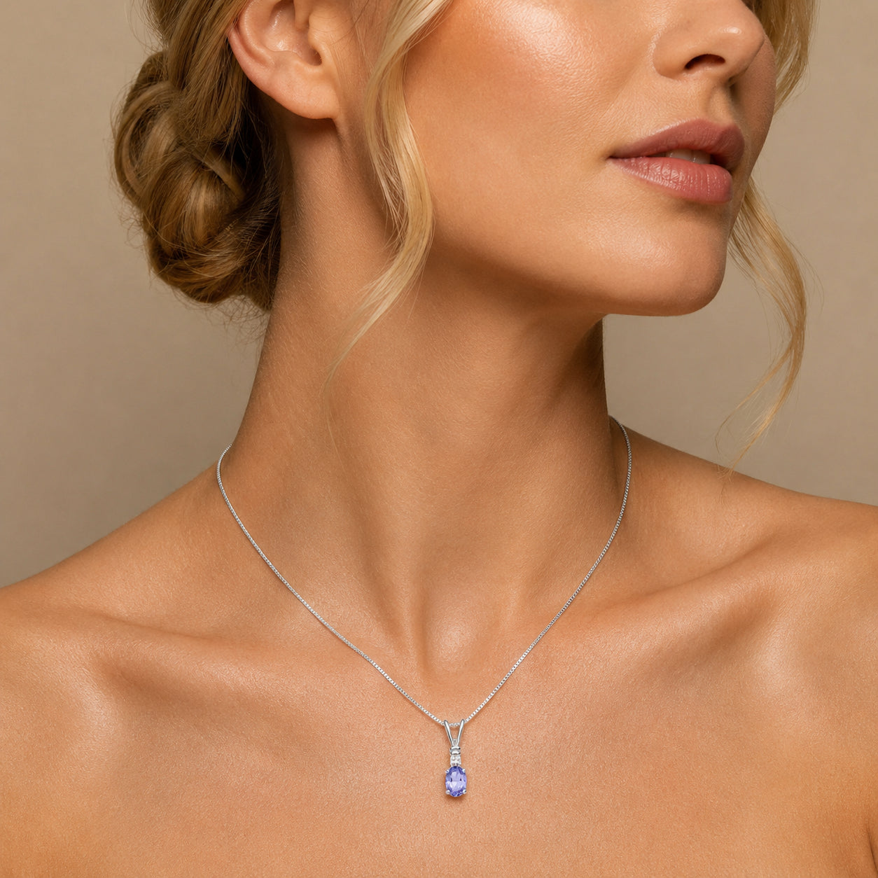 White Gold Heritage Pendant Necklace Emerald 10K — Elsa