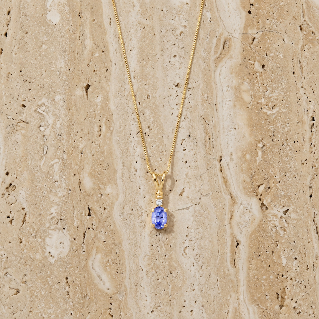 Yellow Gold Heritage Pendant Necklace Emerald 10K — Elsa