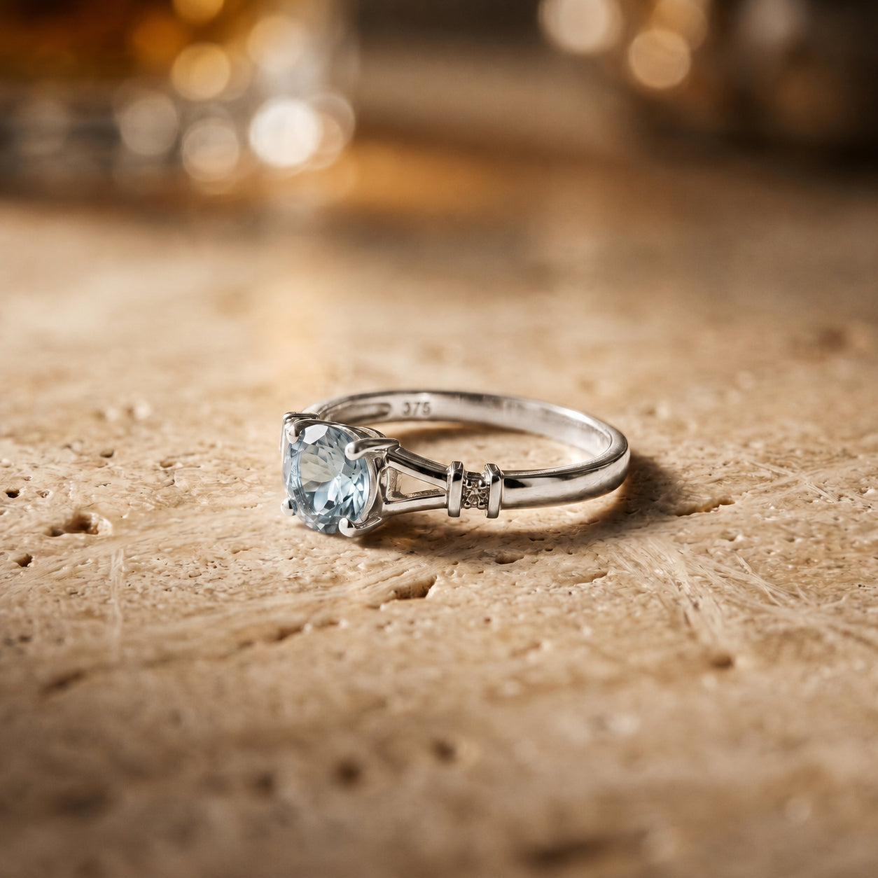 White Gold Signature Ring Peridot 10K — Guendalina