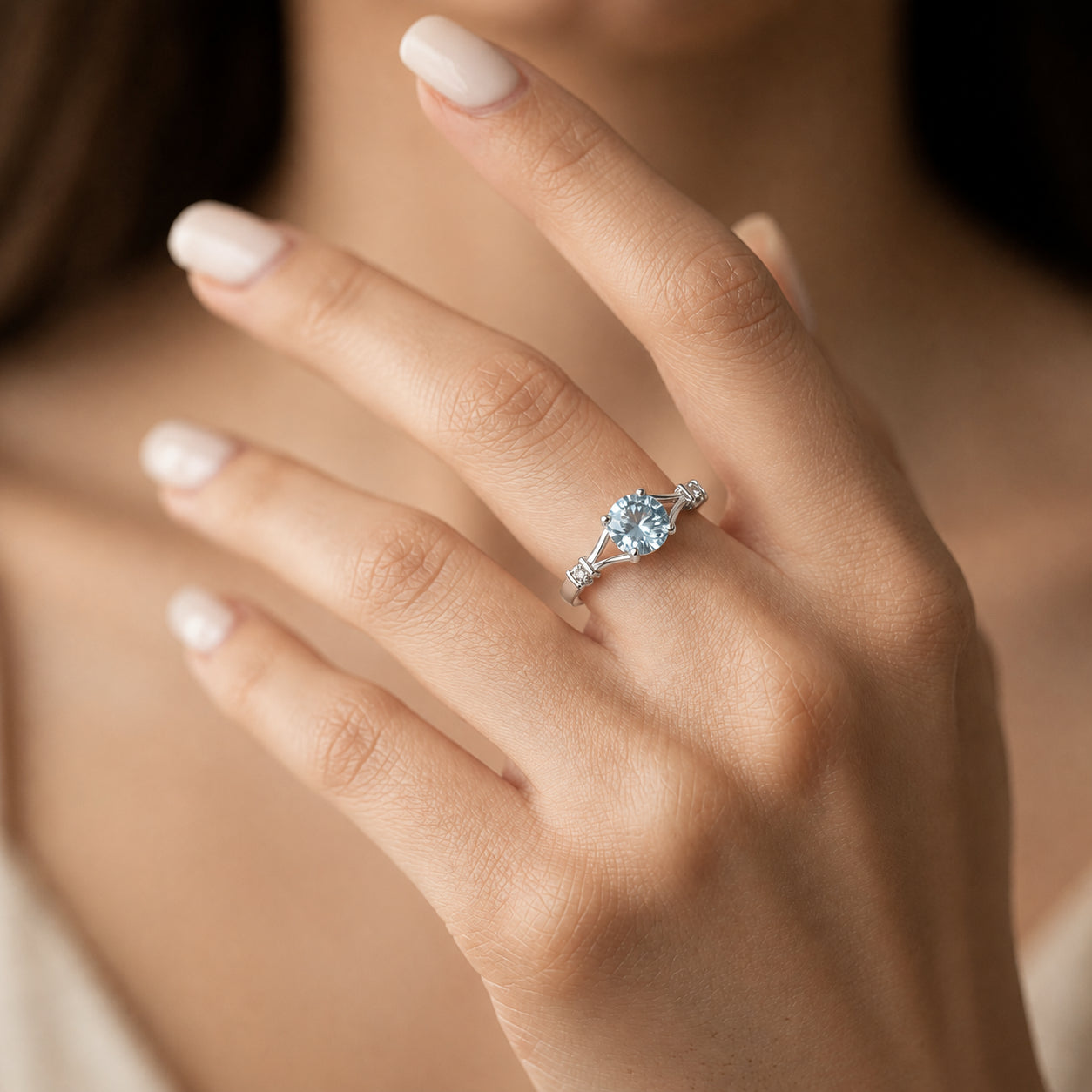White Gold Signature Ring Peridot 10K — Guendalina