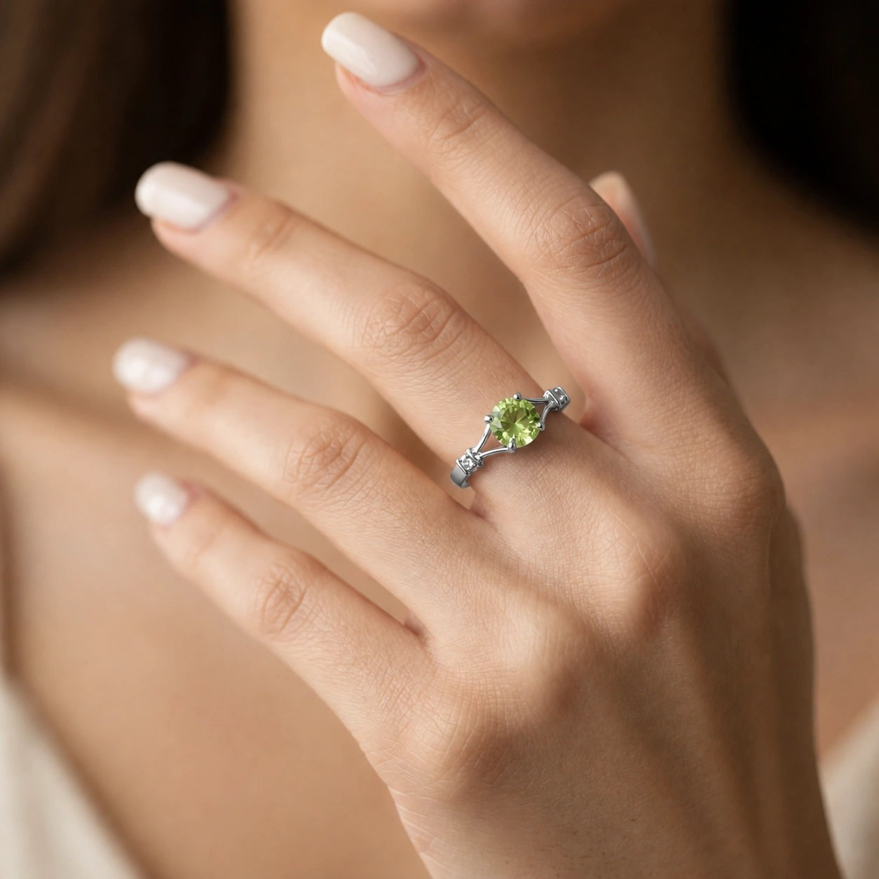 White Gold Signature Ring Peridot 10K — Guendalina