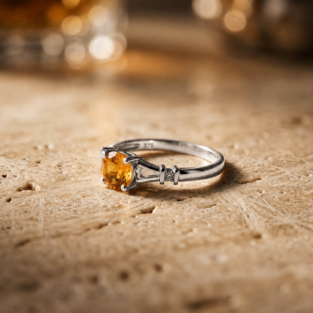 White Gold Signature Ring Garnet 10K — Guendalina