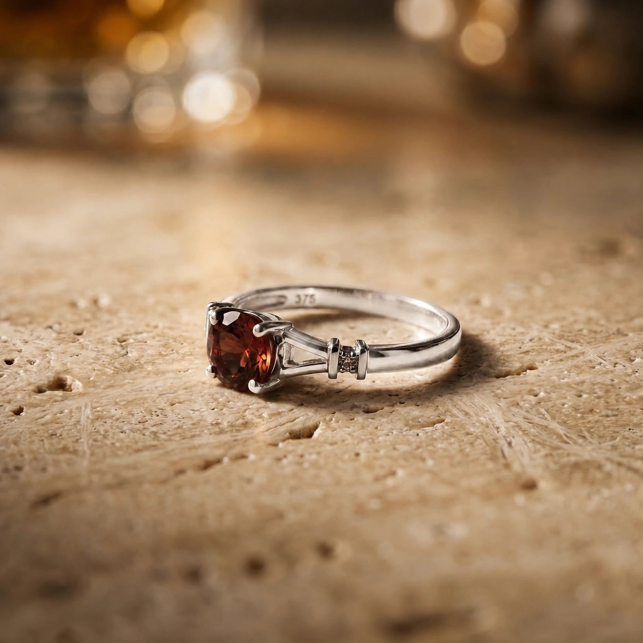 White Gold Signature Ring Garnet 10K — Guendalina