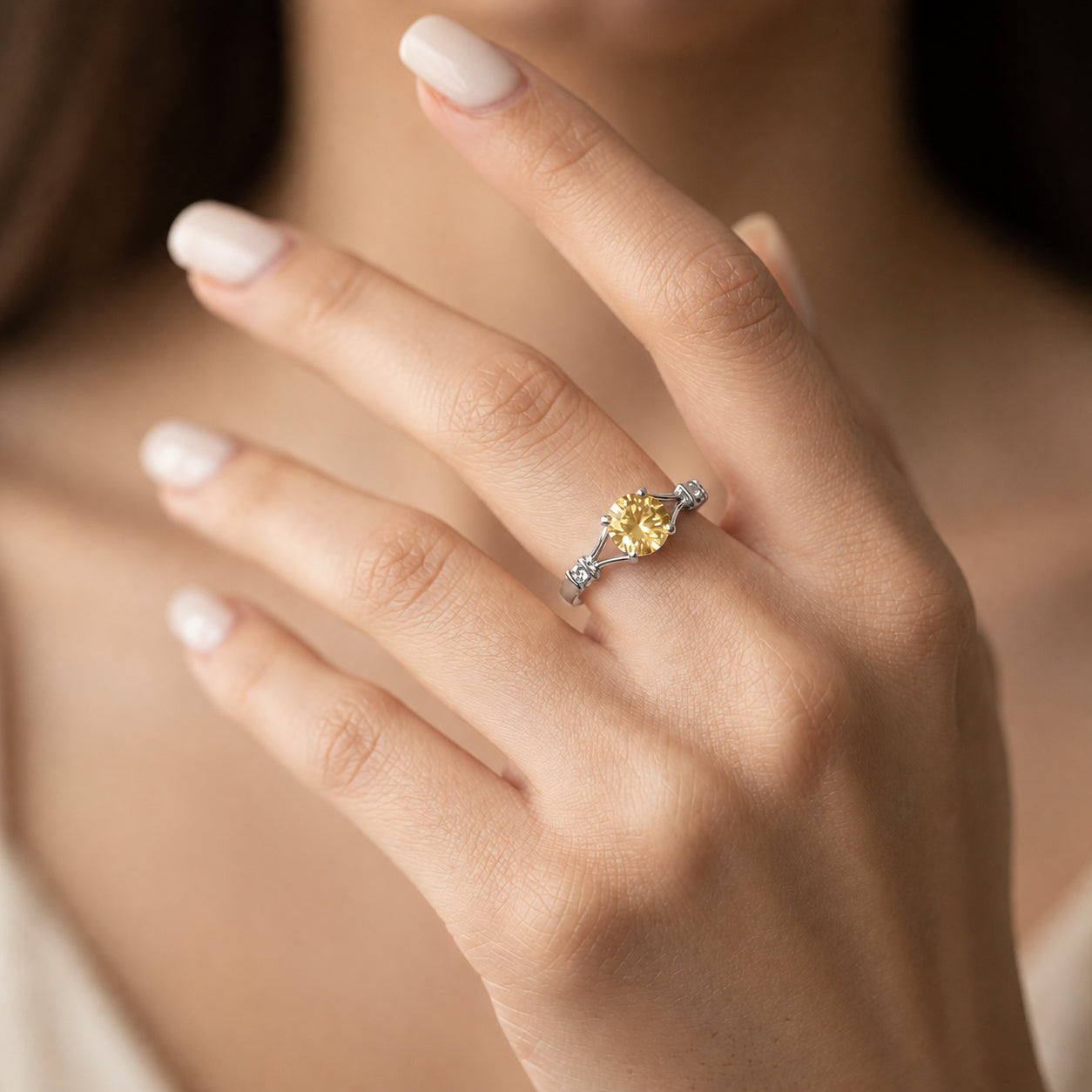 White Gold Signature Ring Garnet 10K — Guendalina