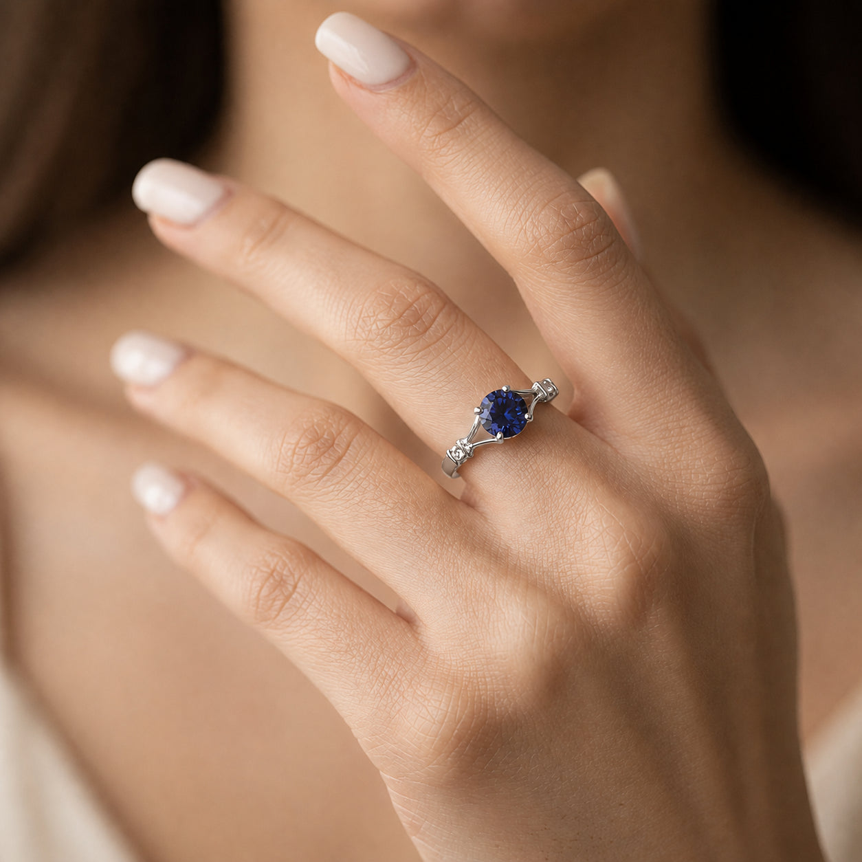White Gold Signature Ring Emerald 10K — Guendalina