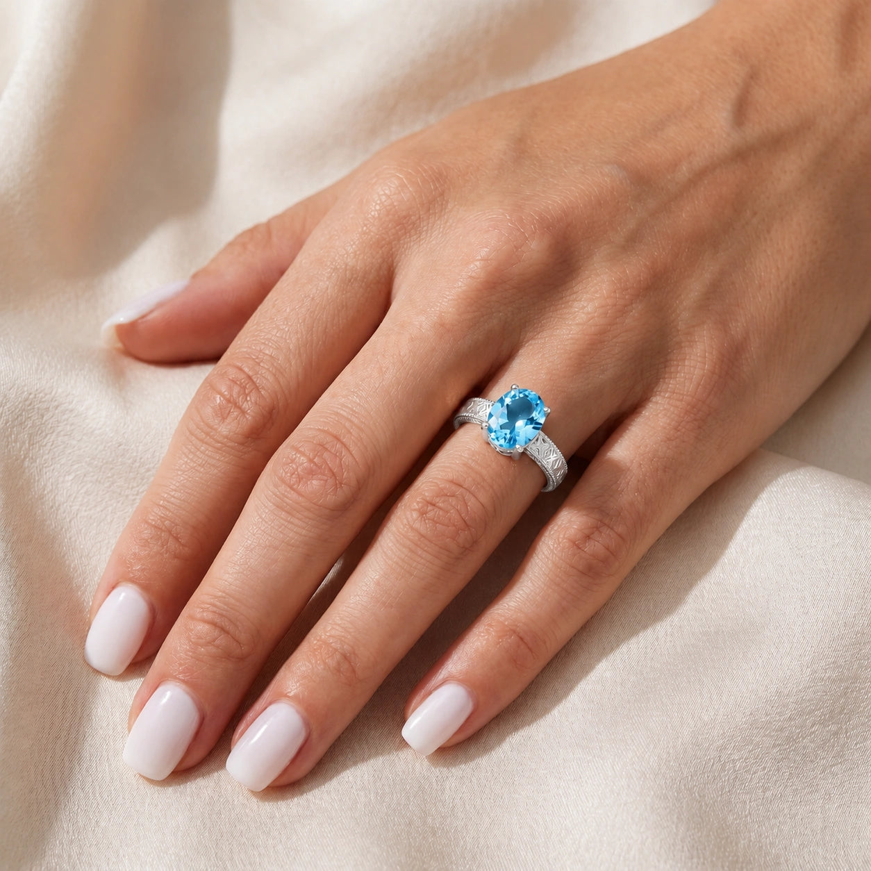 White Gold Blue Topaz — Rosa