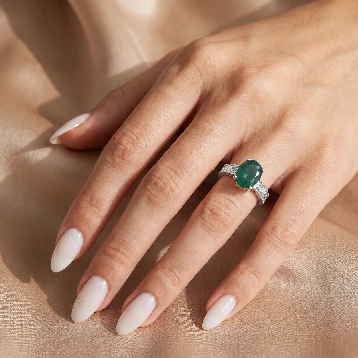 White Gold Emerald — Rosa