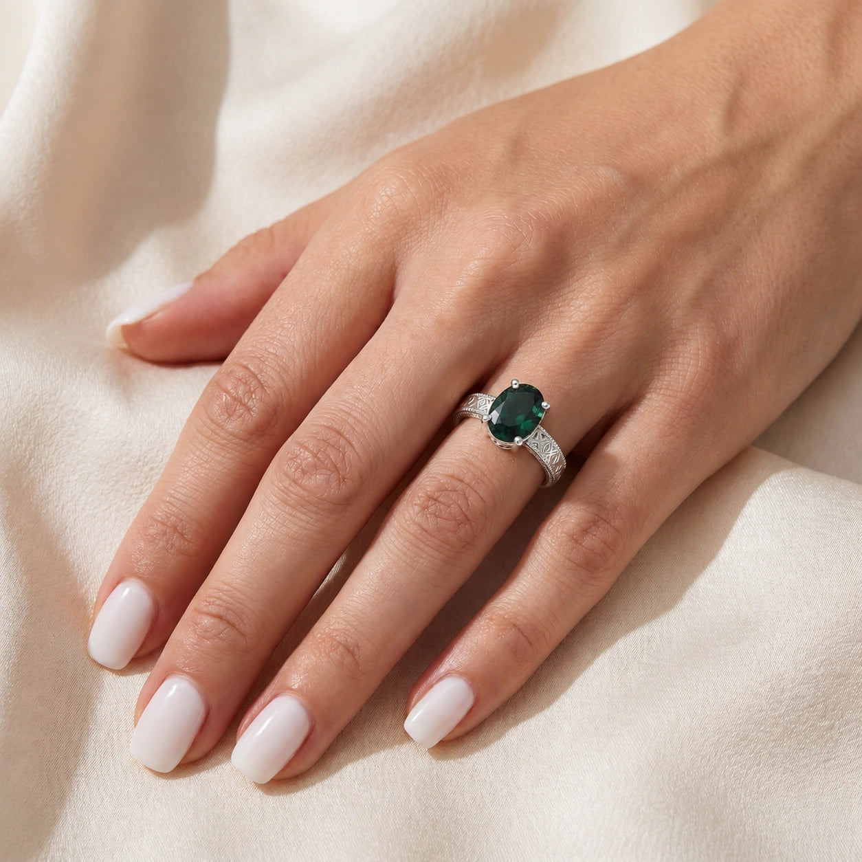 White Gold Emerald — Rosa