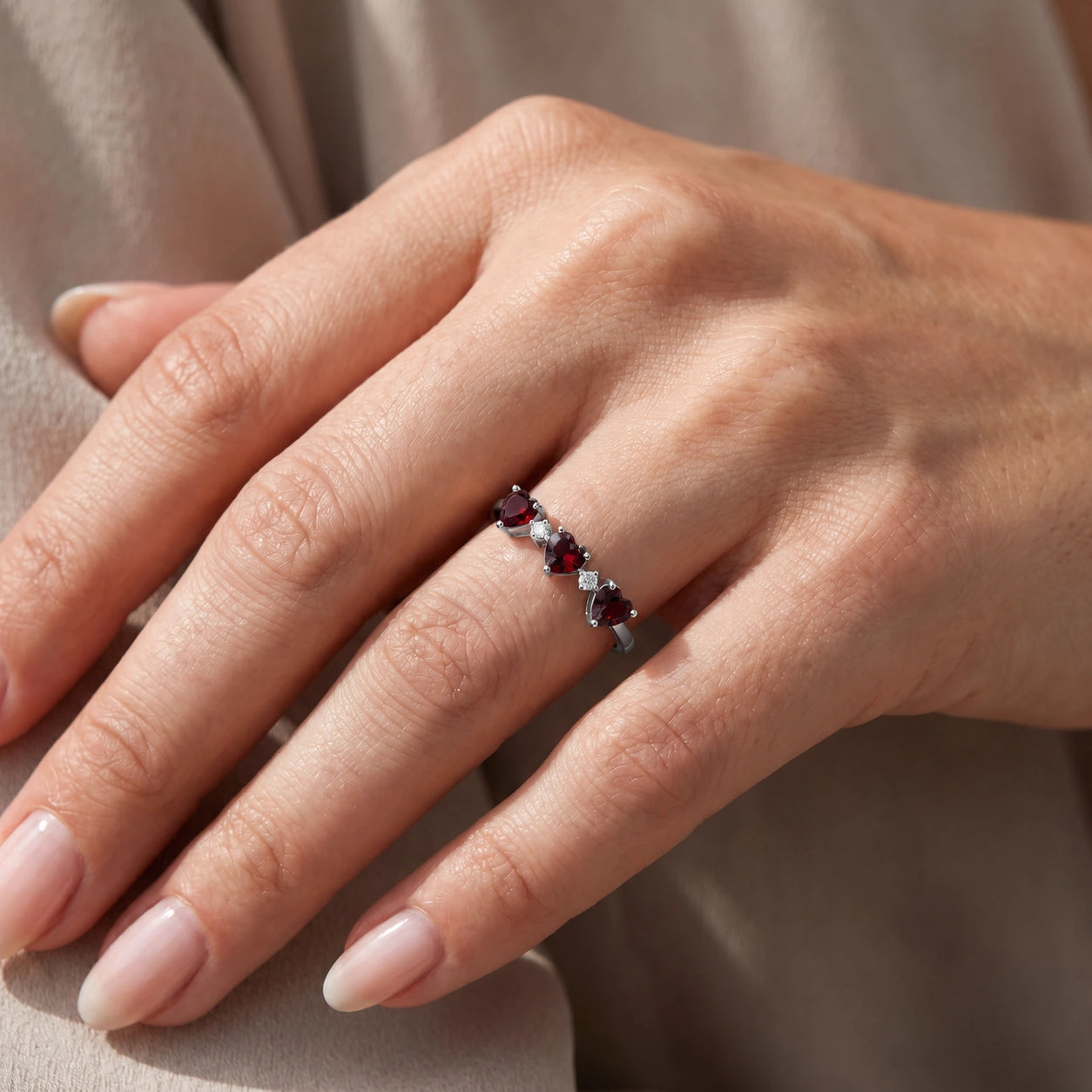White Gold Garnet & Diamond — Salomè