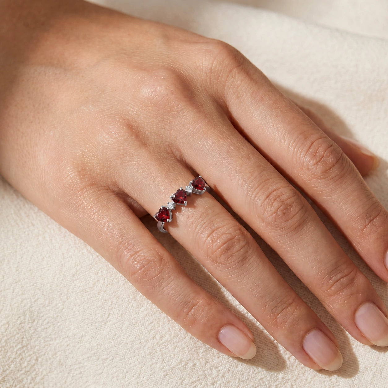 White Gold Garnet & Diamond — Salomè