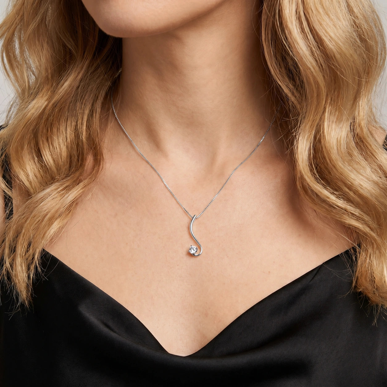 White Gold Grace Necklace Diamond 10K — Nadia