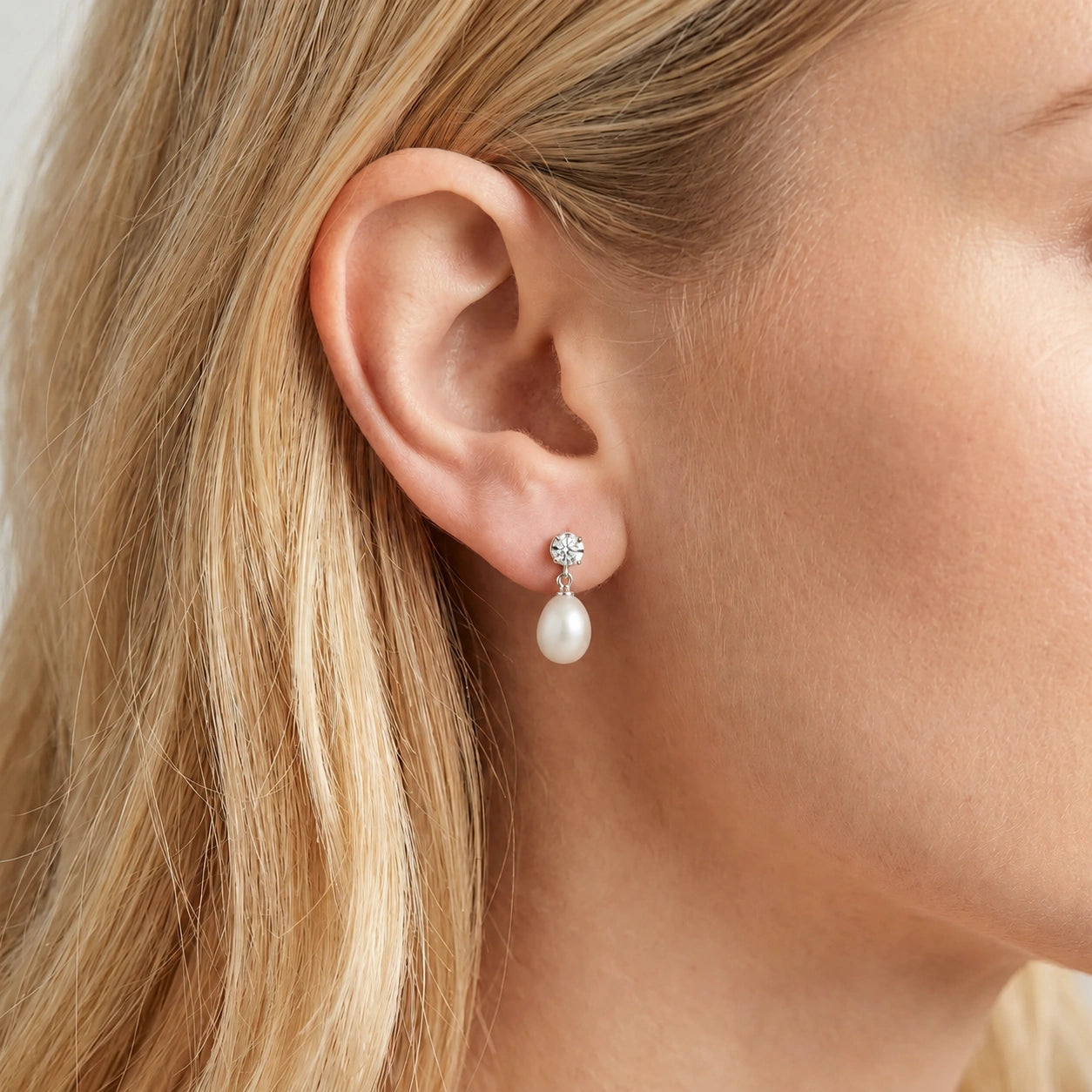 White Gold Diamond & Pearl — Mercedes