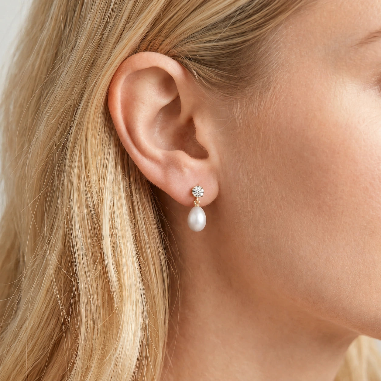 Yellow Gold Diamond & Pearl — Mercedes