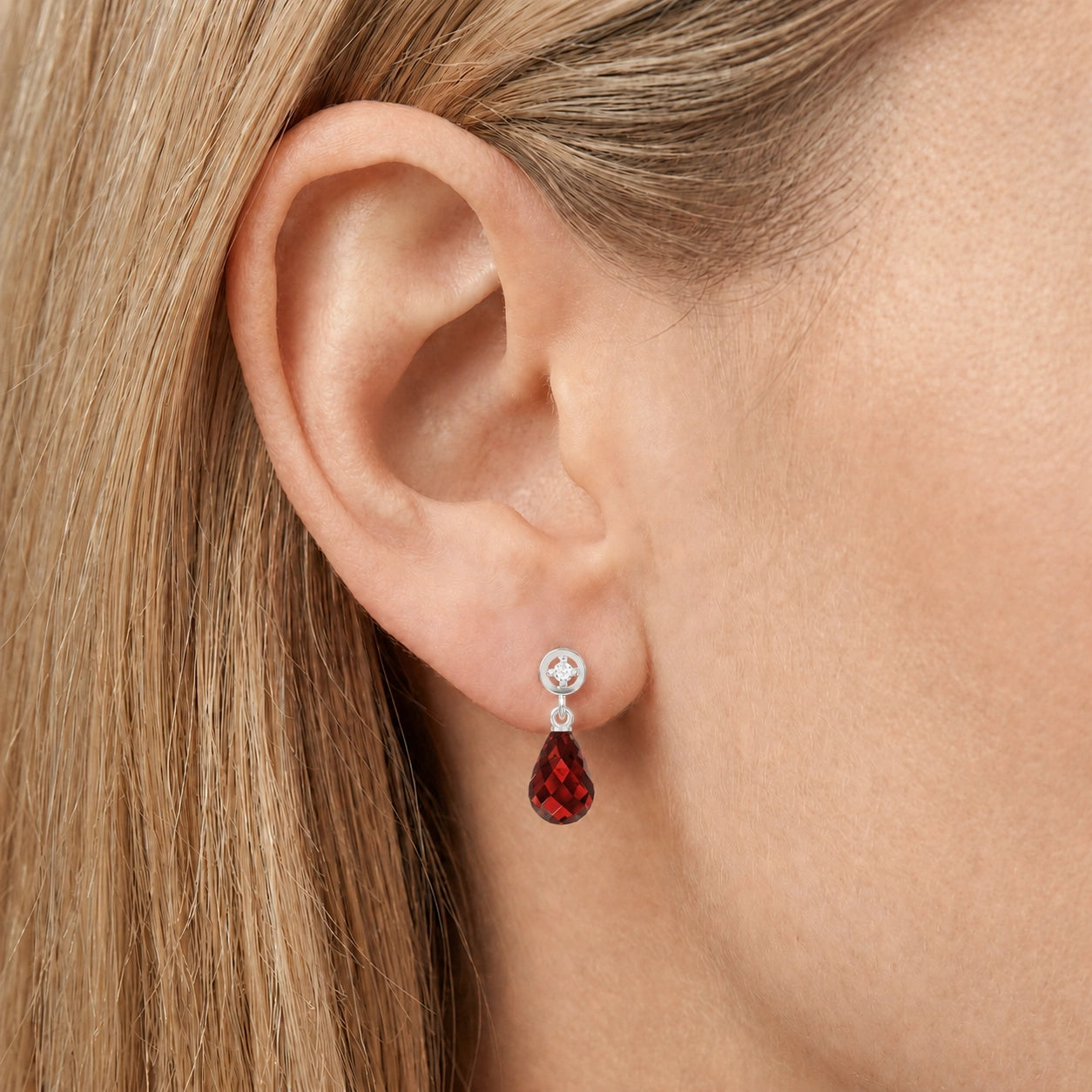 White Gold Diamond & Garnet — Mariaaugusta