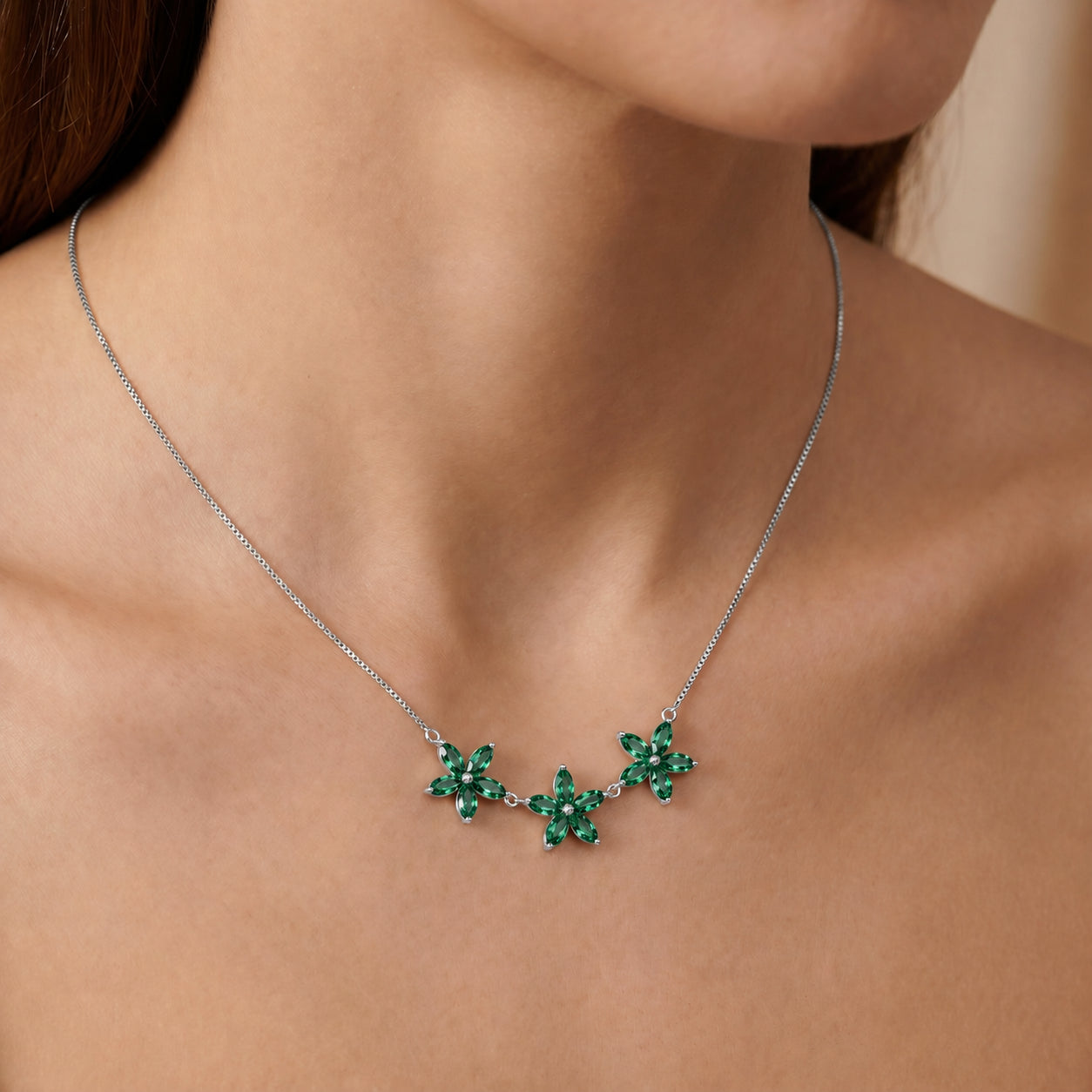 White Gold Classic Necklace Emerald 10K — Fiorella