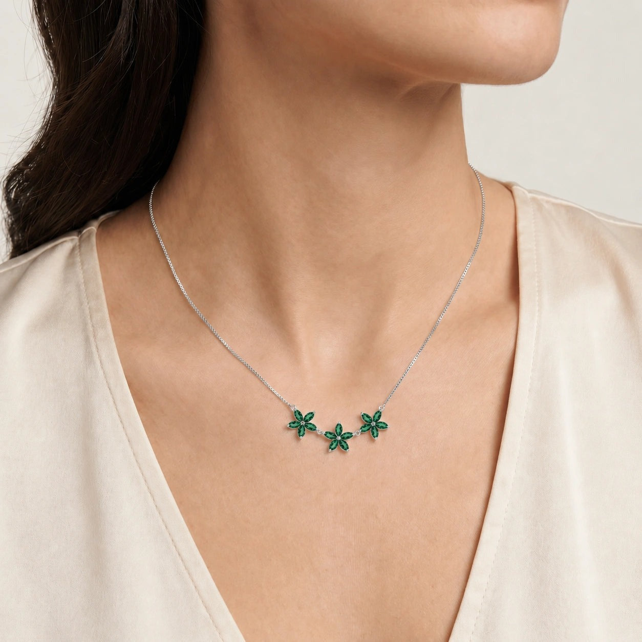 White Gold Classic Necklace Emerald 10K — Fiorella