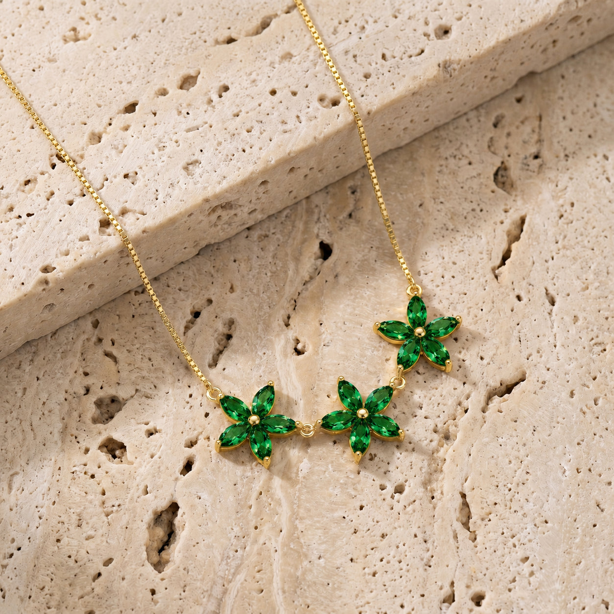 Yellow Gold Classic Necklace Emerald 10K — Fiorella