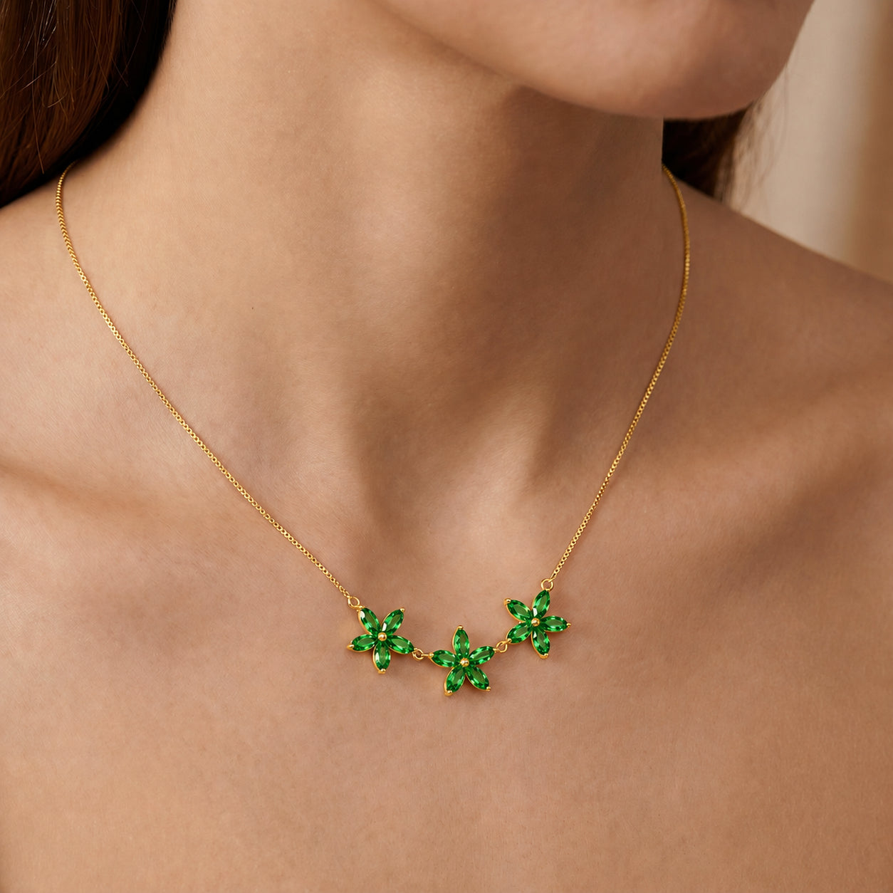 Yellow Gold Classic Necklace Emerald 10K — Fiorella