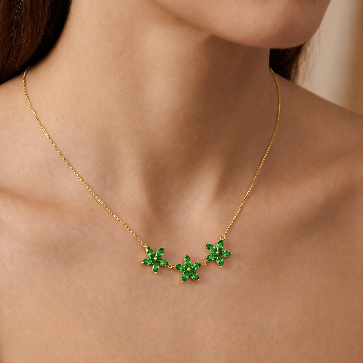 Yellow Gold Classic Necklace Emerald 10K — Fiorella