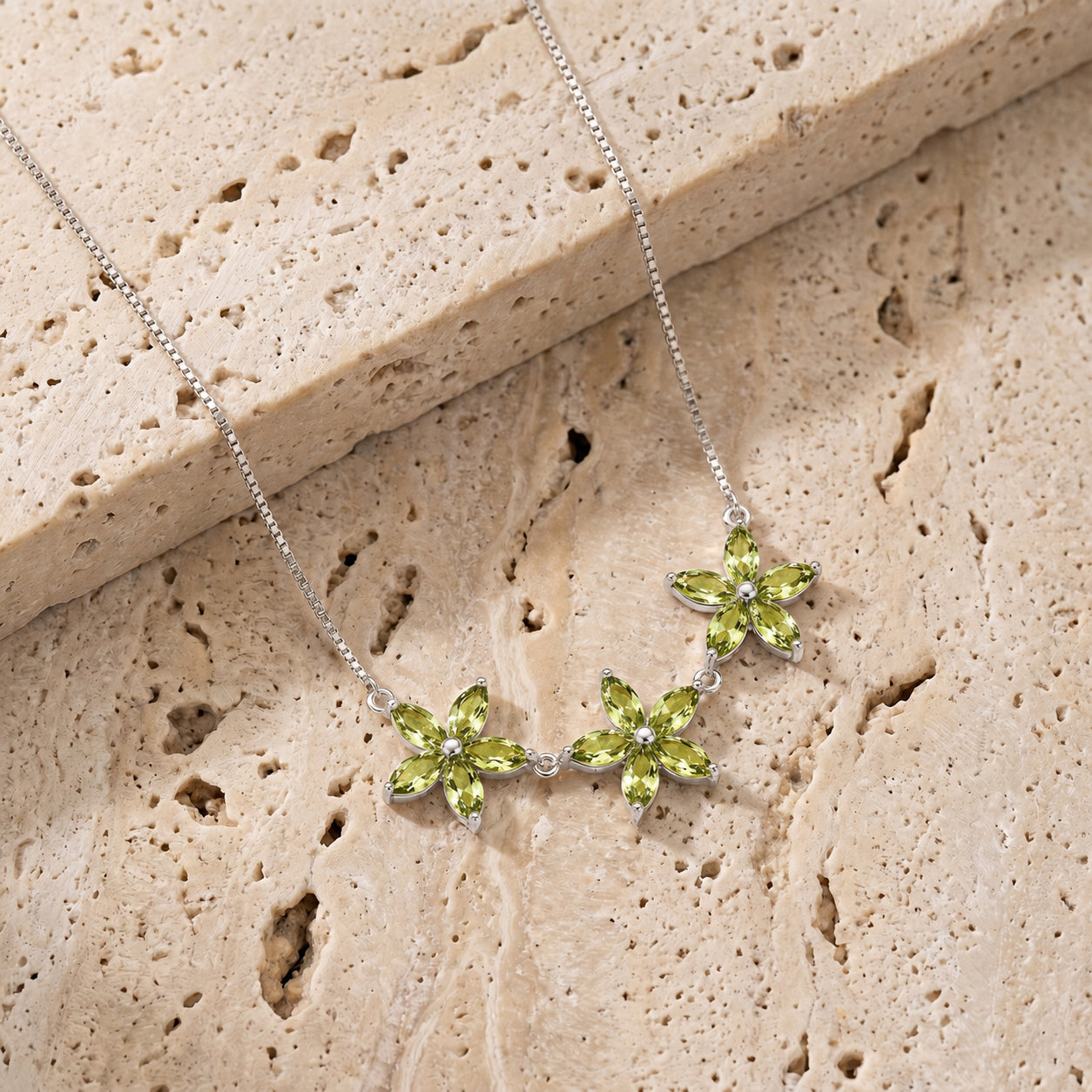 White Gold Classic Necklace Peridot 10K — Fiorella