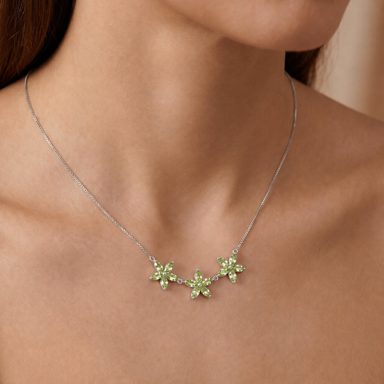 White Gold Classic Necklace Peridot 10K — Fiorella