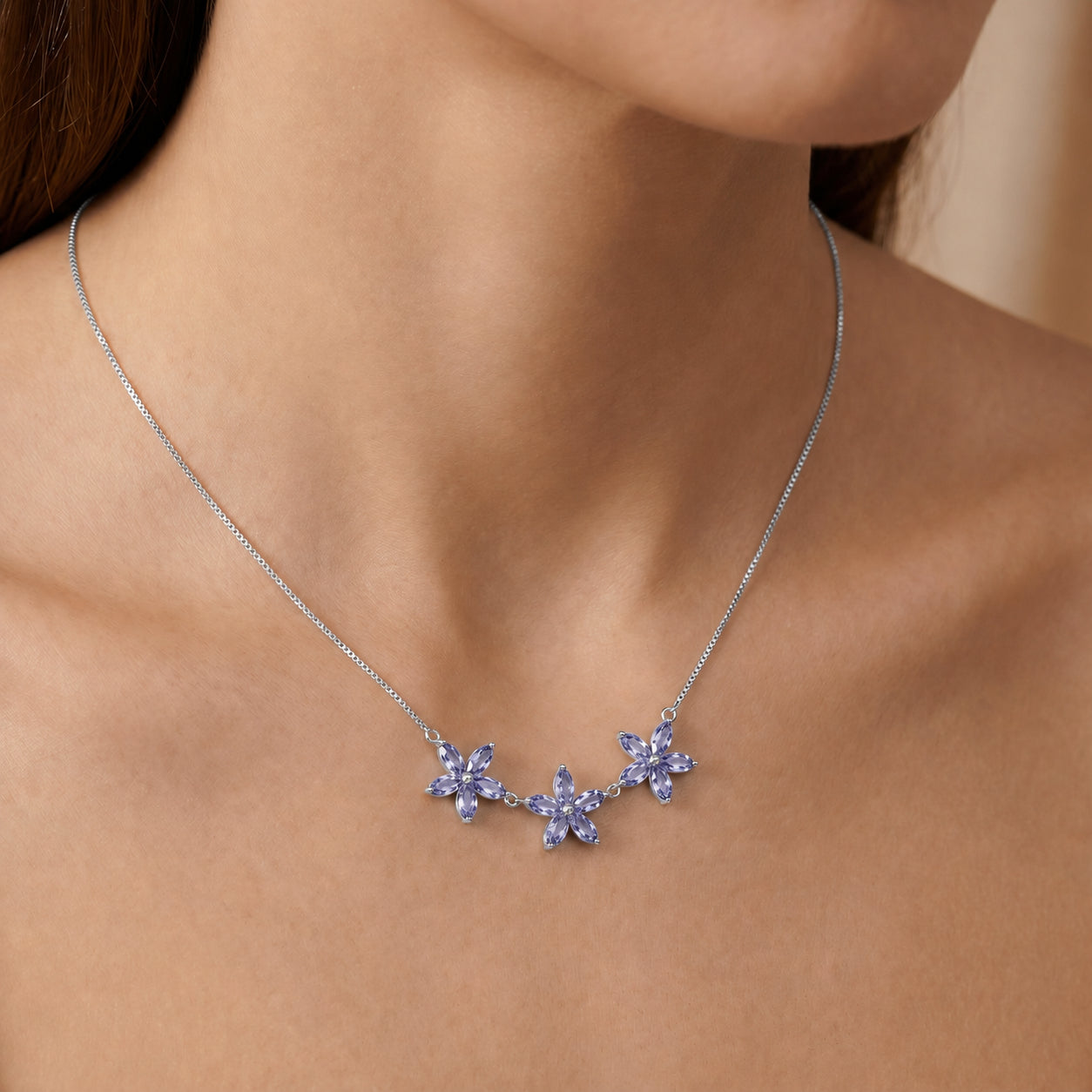 White Gold Classic Necklace Tanzanite 10K — Fiorella
