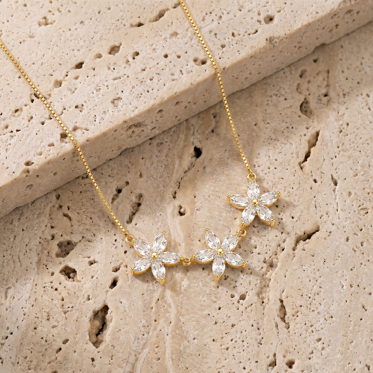 Yellow Gold Classic Necklace White Topaz 10K — Fiorella