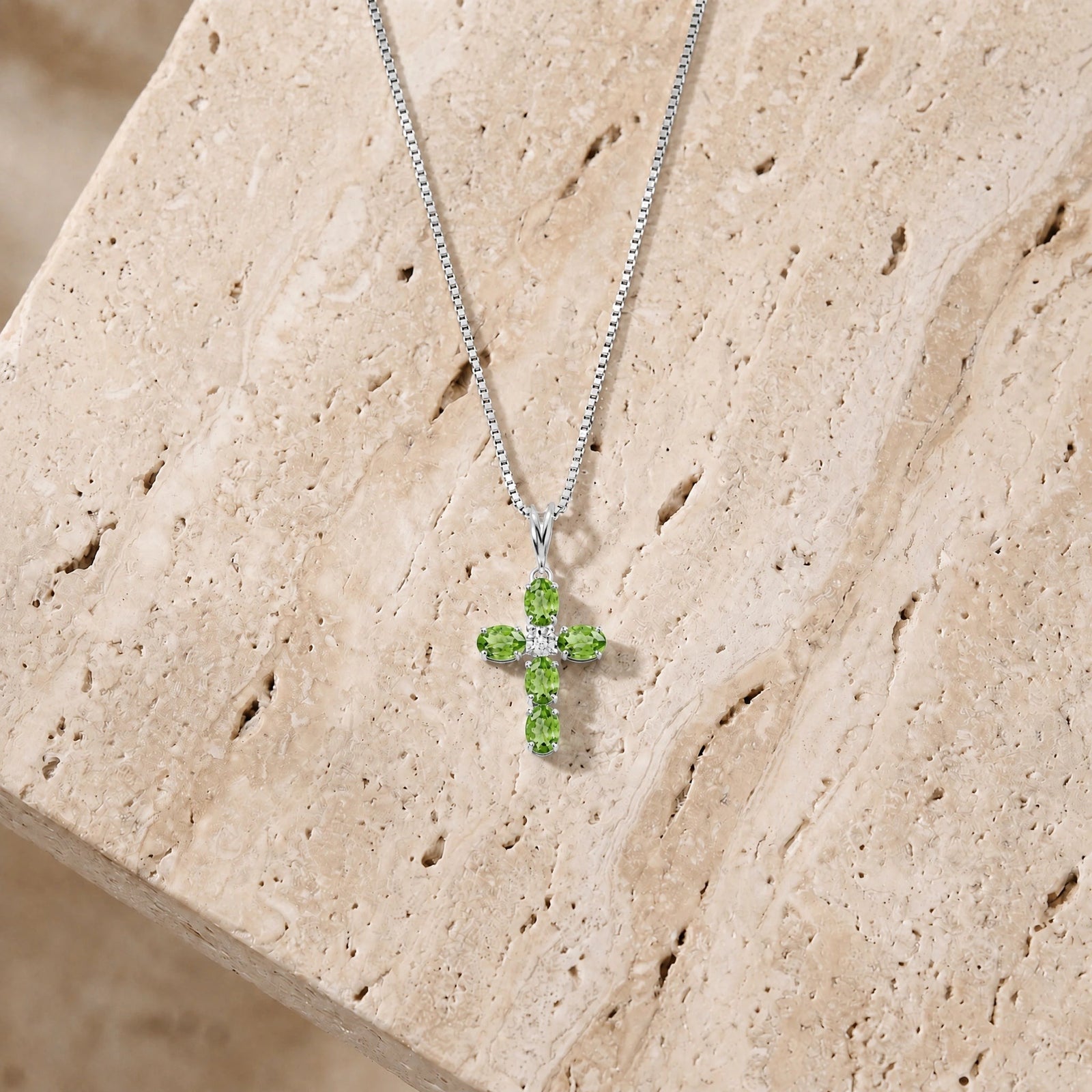 White Gold Grace Necklace Peridot 10K — Nadia