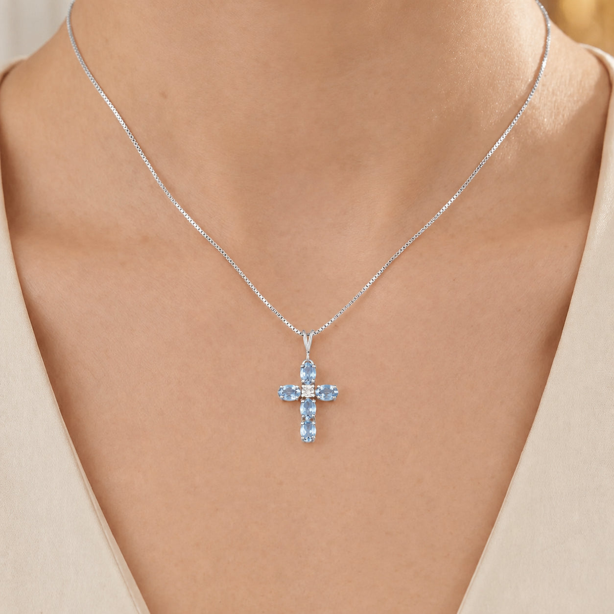 White Gold Grace Necklace Peridot 10K — Nadia