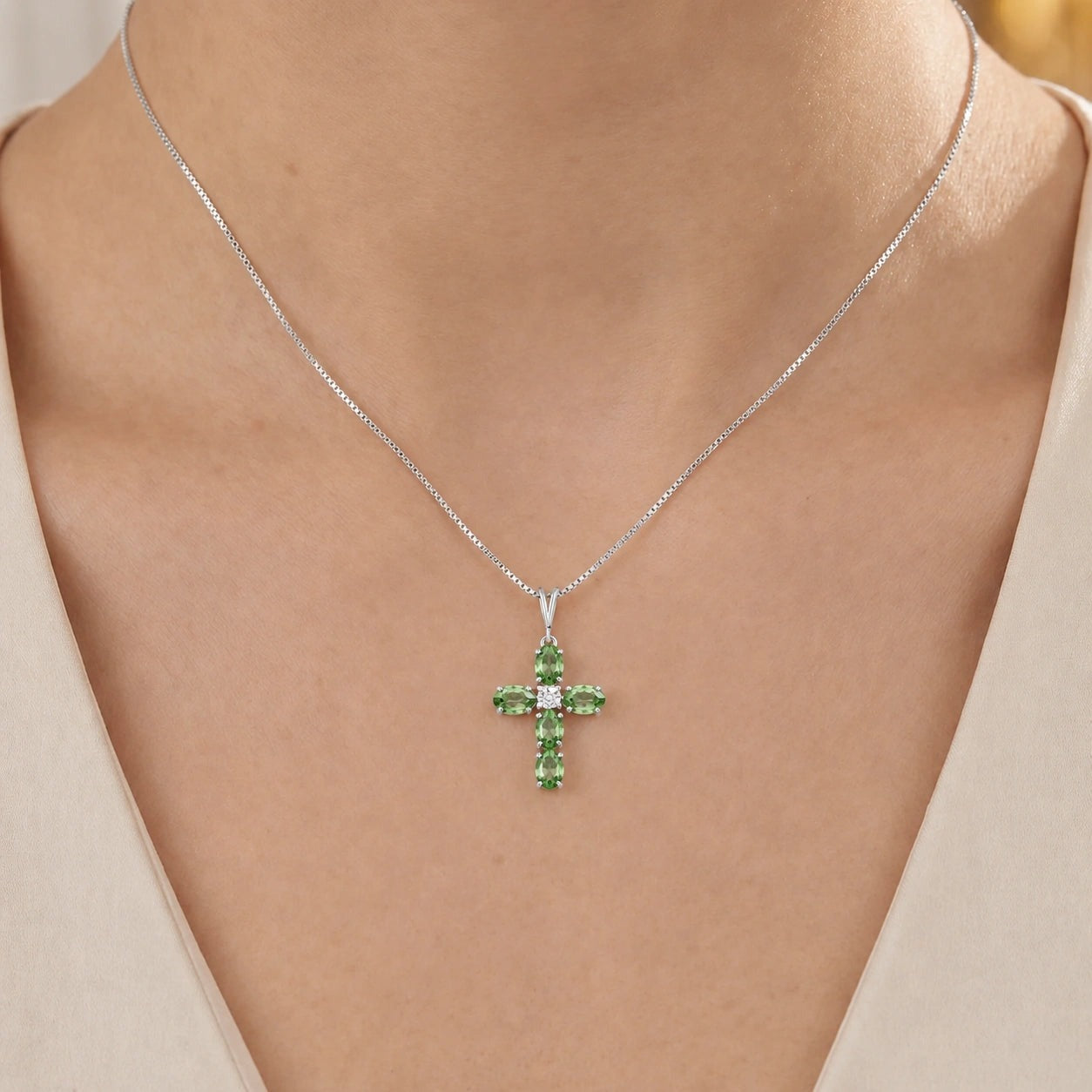 White Gold Grace Necklace Peridot 10K — Nadia