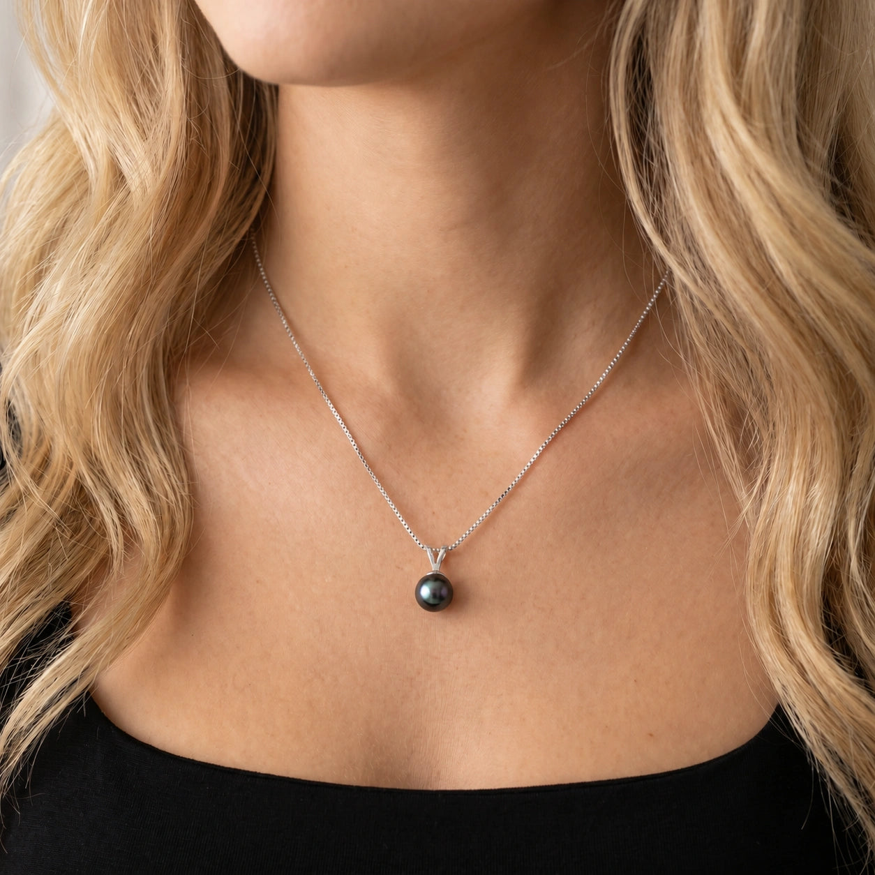 White Gold Aura Necklace Pearl 10K — Cassandra