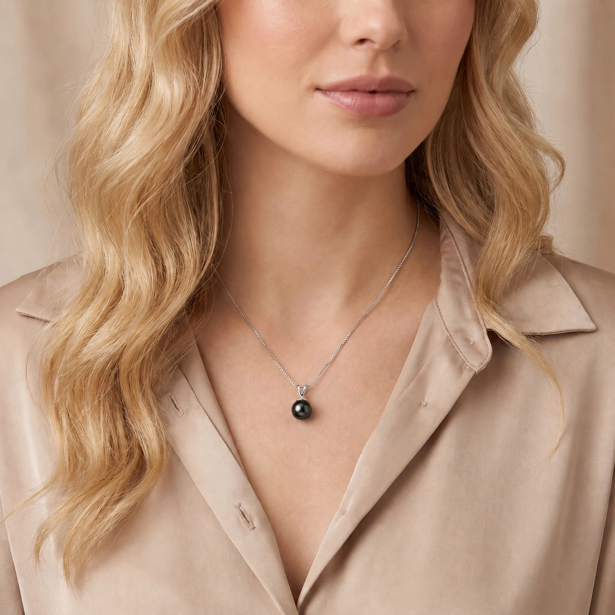 White Gold Aura Necklace Pearl 10K — Cassandra