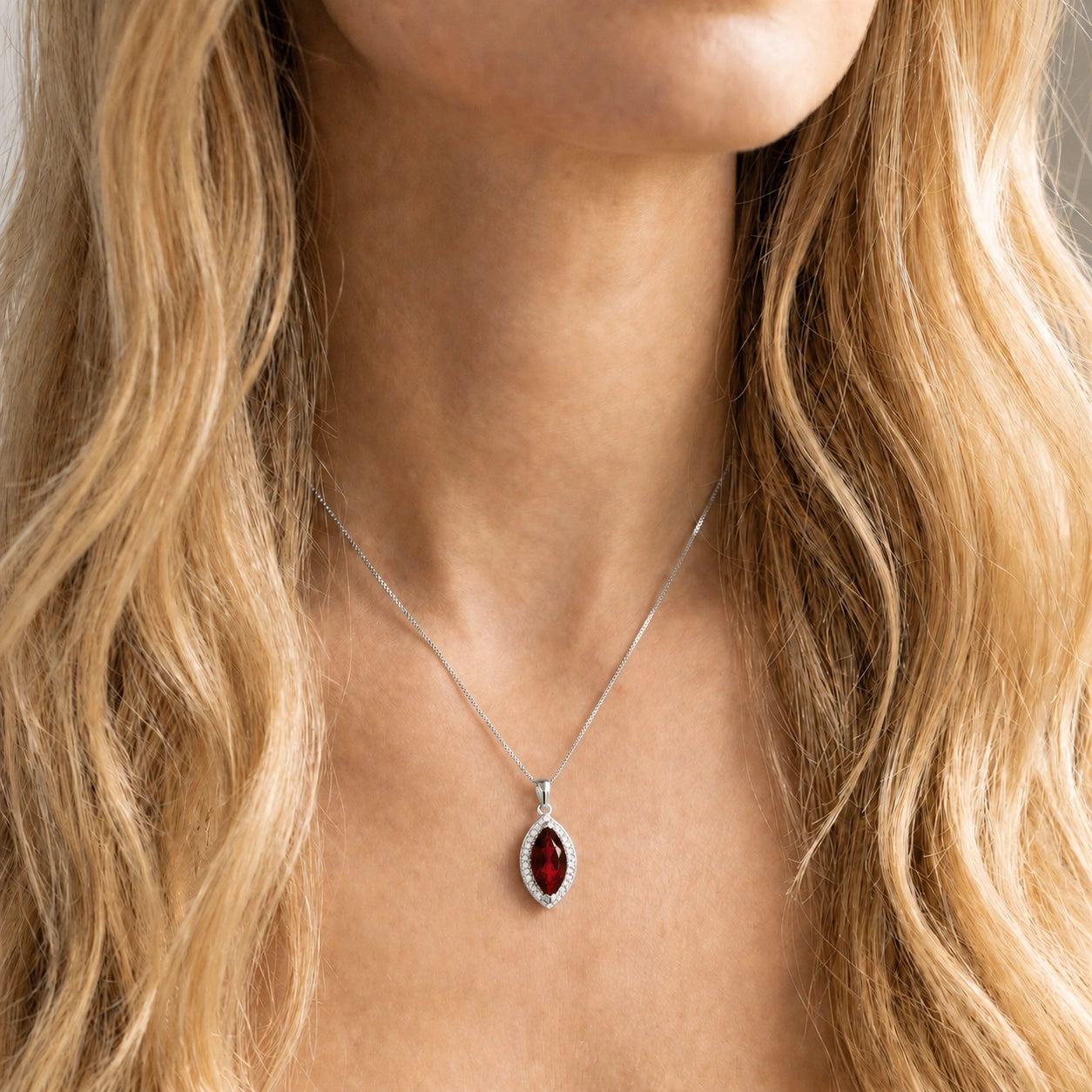 White Gold Pendant Necklace Garnet 10K — Immacolata