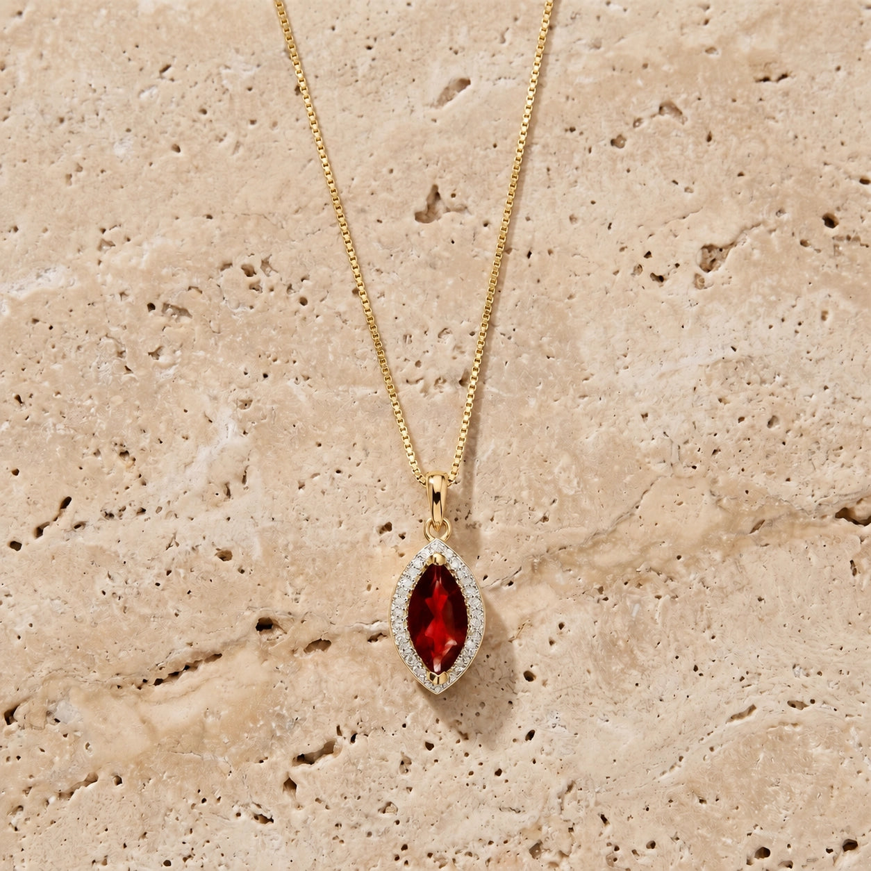 Yellow Gold Pendant Necklace Garnet 10K — Immacolata