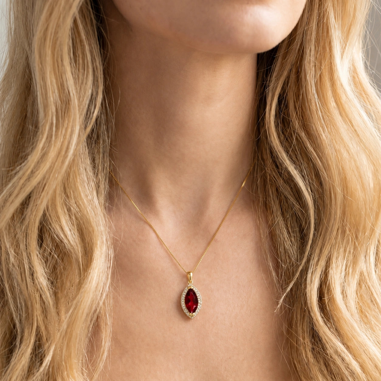 Yellow Gold Pendant Necklace Garnet 10K — Immacolata