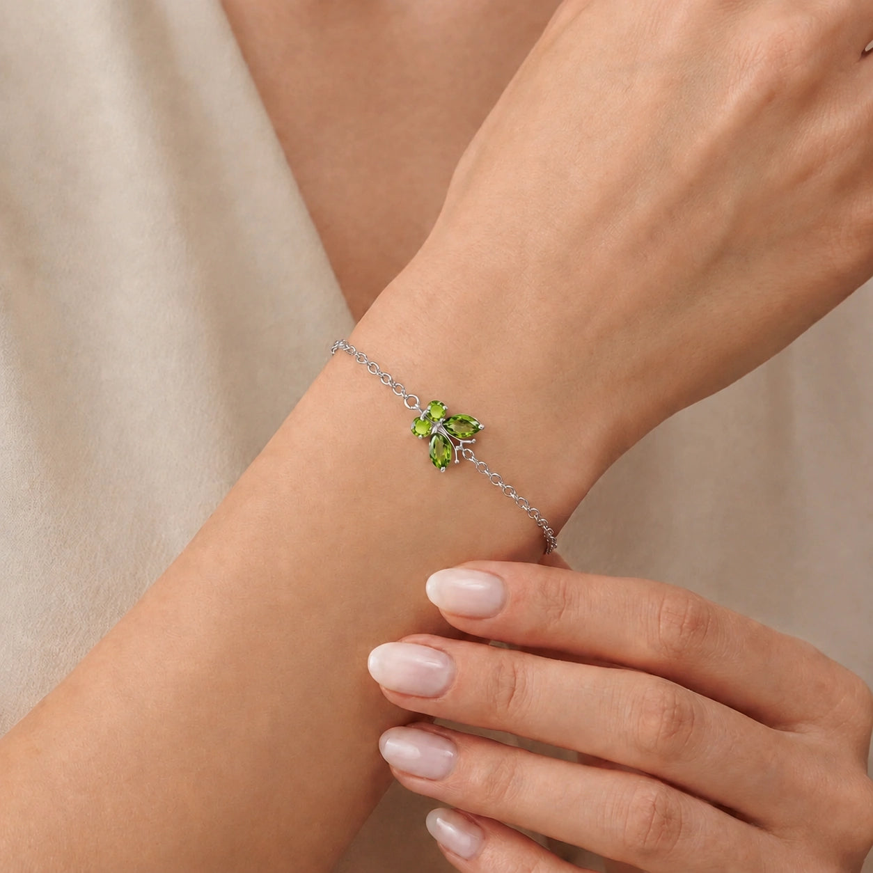 White Gold Bracelet Garnet 10K — Azzurra