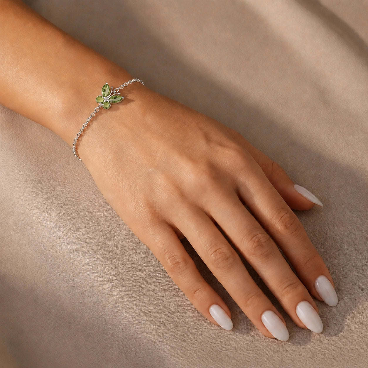 White Gold Bracelet Garnet 10K — Azzurra