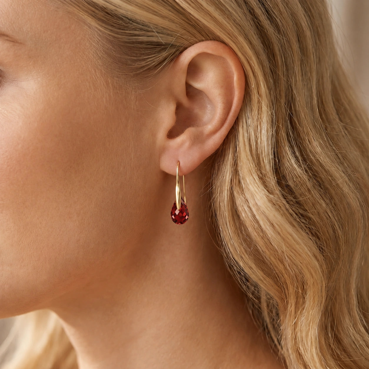 Yellow Gold Earrings Garnet 10K — Ottilia
