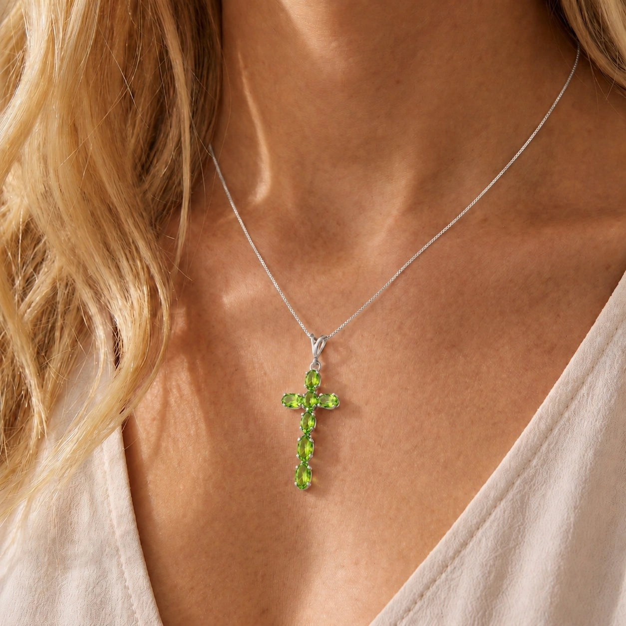 White Gold Cross Necklace Peridot 10K — Eleonora