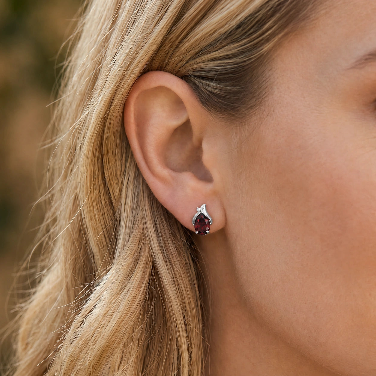 White Gold Garnet & Diamond — Valentia