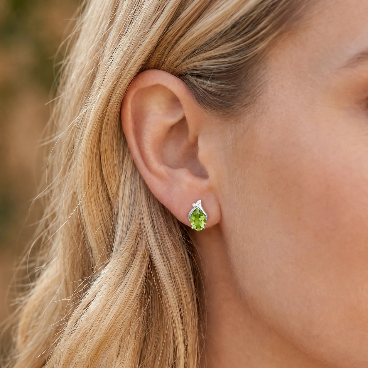 White Gold Peridot & Diamond — Valentia