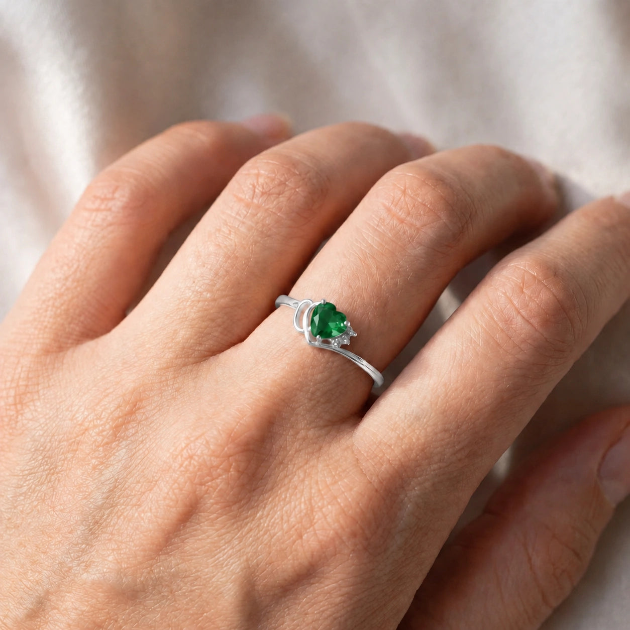 White Gold Diamond & Emerald — Valeria