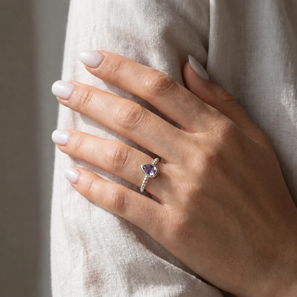 White Gold Bloom Ring Amethyst 10K — Colomba