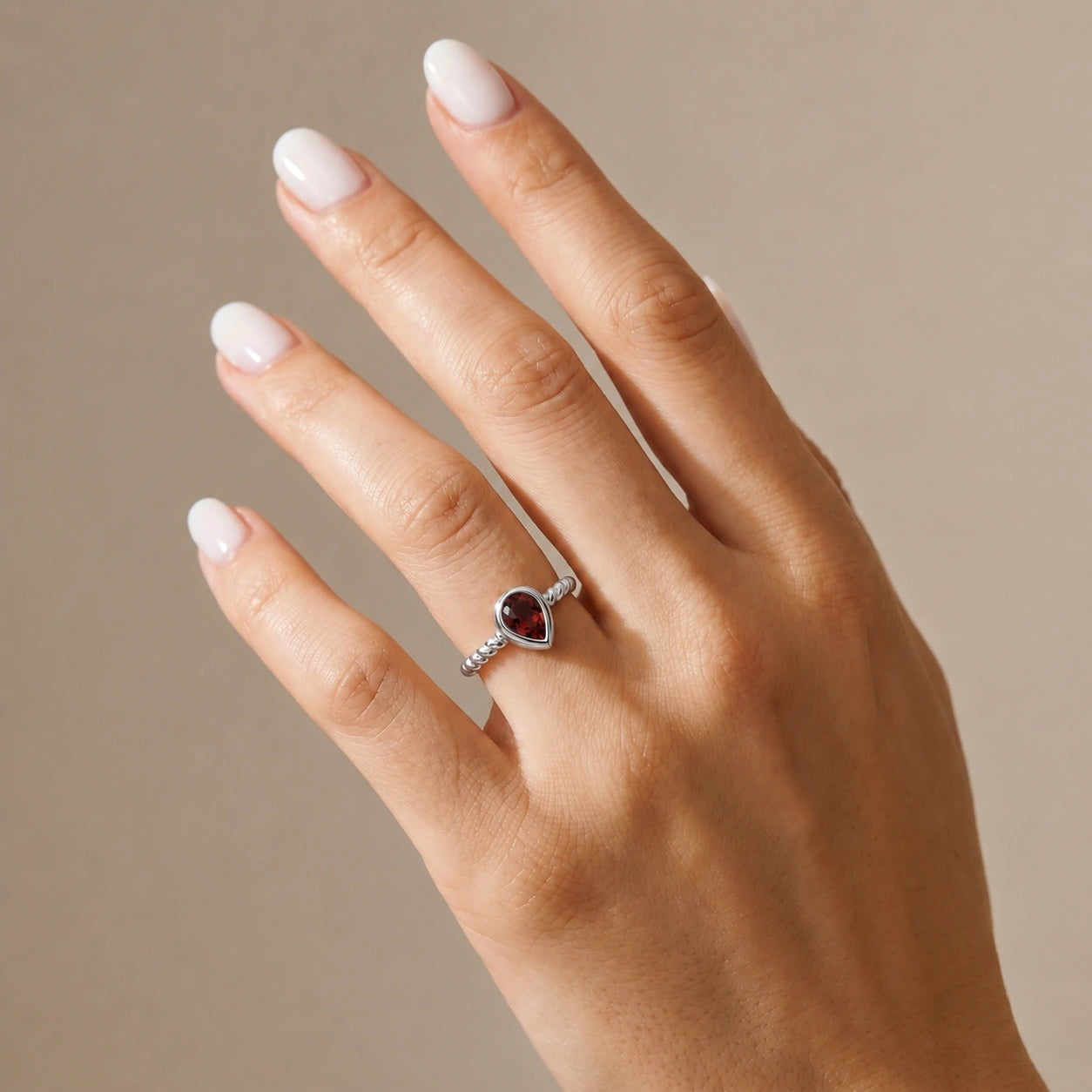 White Gold Bloom Ring Garnet 10K — Colomba